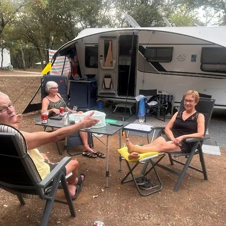 Confortable Mobil Avec Terrasse, 2 - Api-1-52-1808 Campeggio Junas